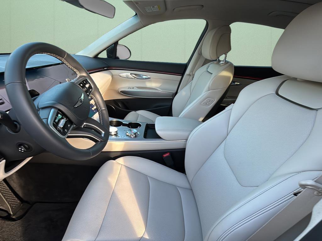 Used 2026 Genesis GV70 2.5T Select image 19