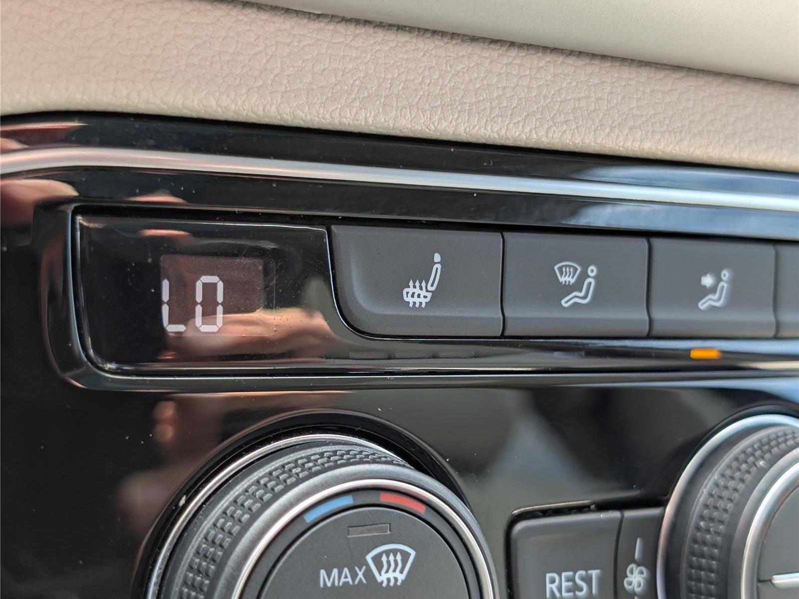 Used 2023 Volkswagen Atlas SEL AWD/4WD image 29