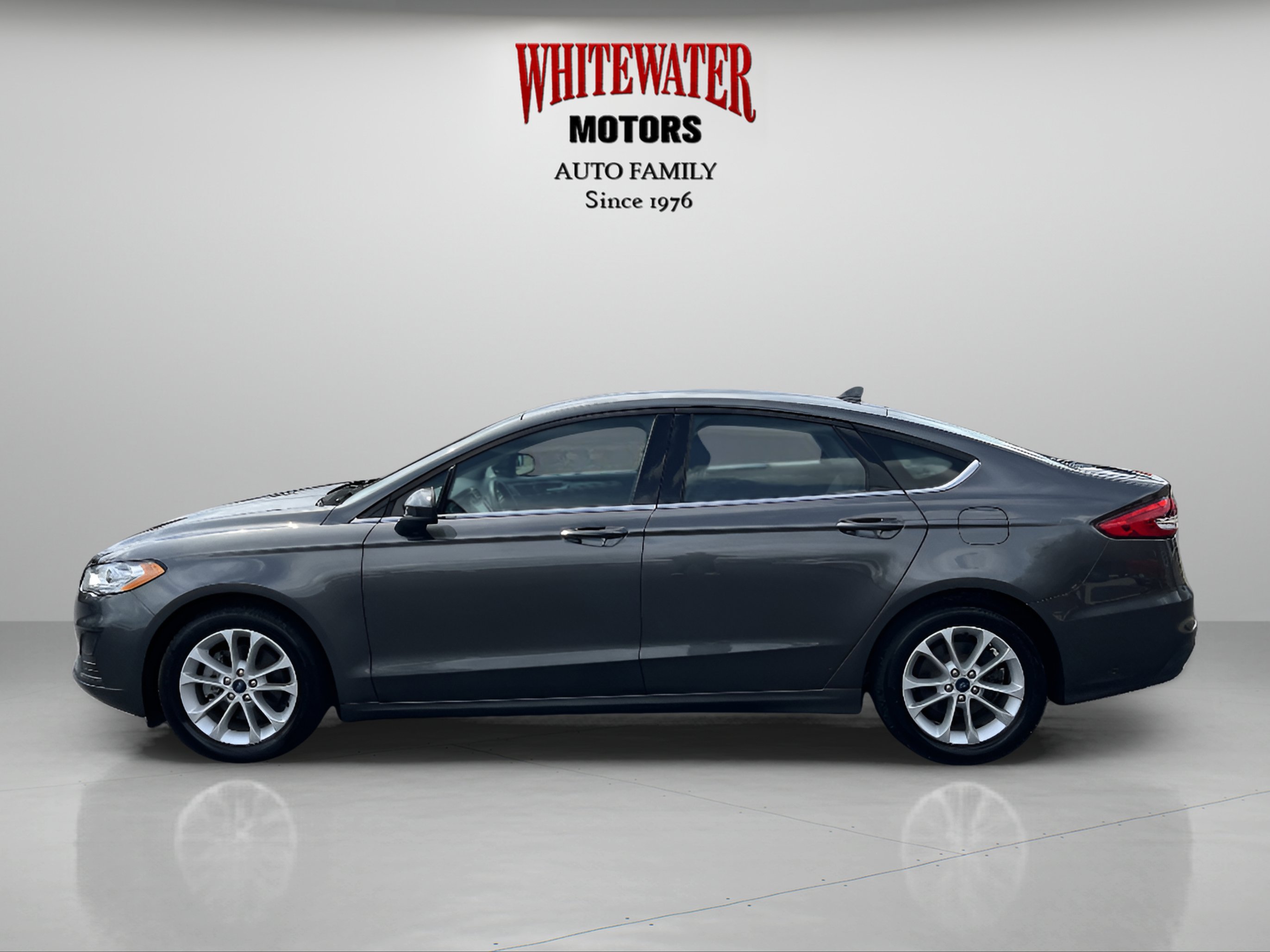 Used 2020 Ford Fusion SE image 2