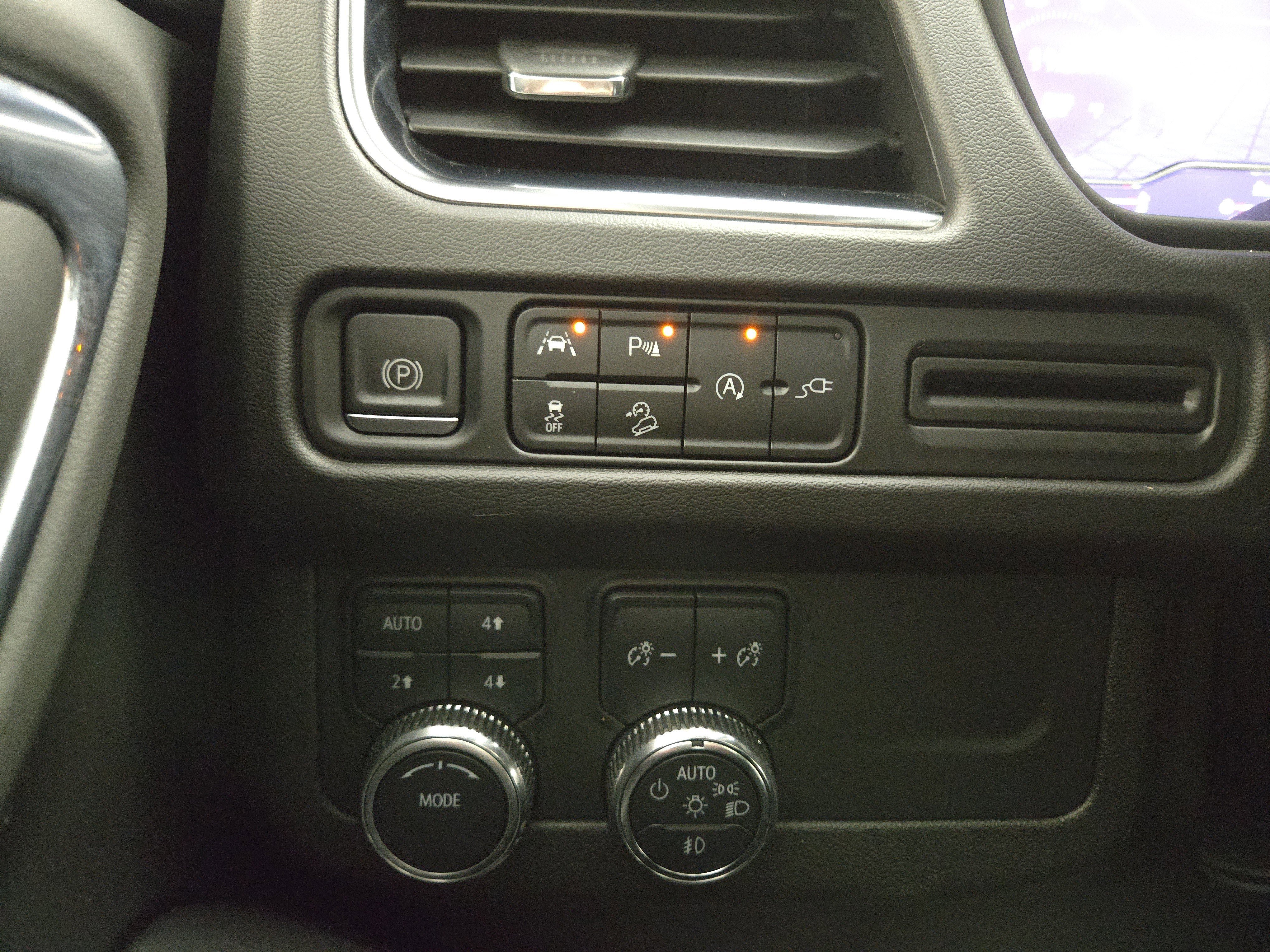 Certified 2022 GMC Yukon XL AT4 image 31