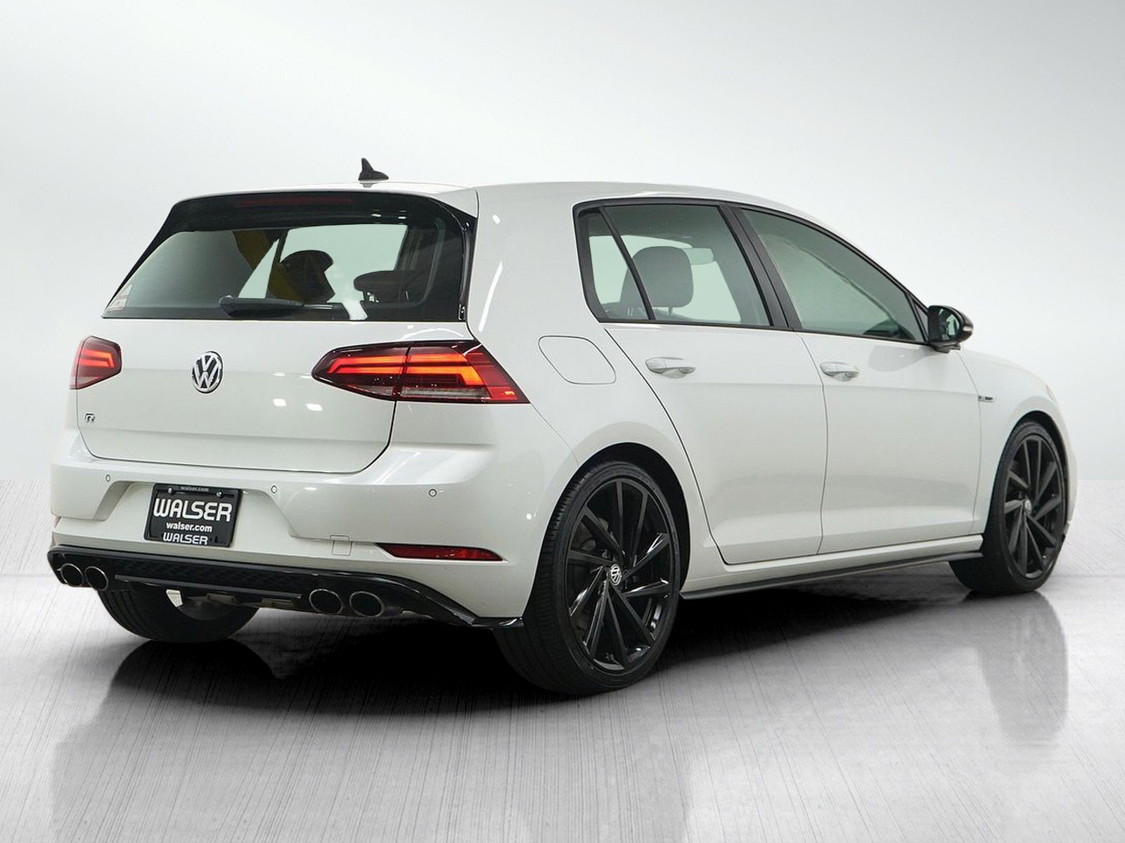 Used 2018 Volkswagen Golf R 4-Door AWD/4WD image 5