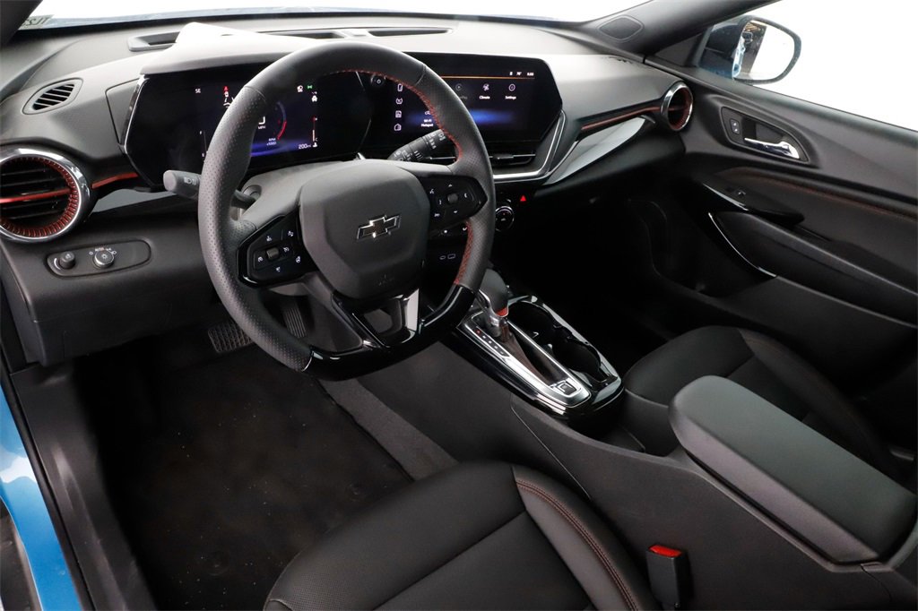 Used 2025 Chevrolet Trax RS w/ Driver Confidence Package image 16