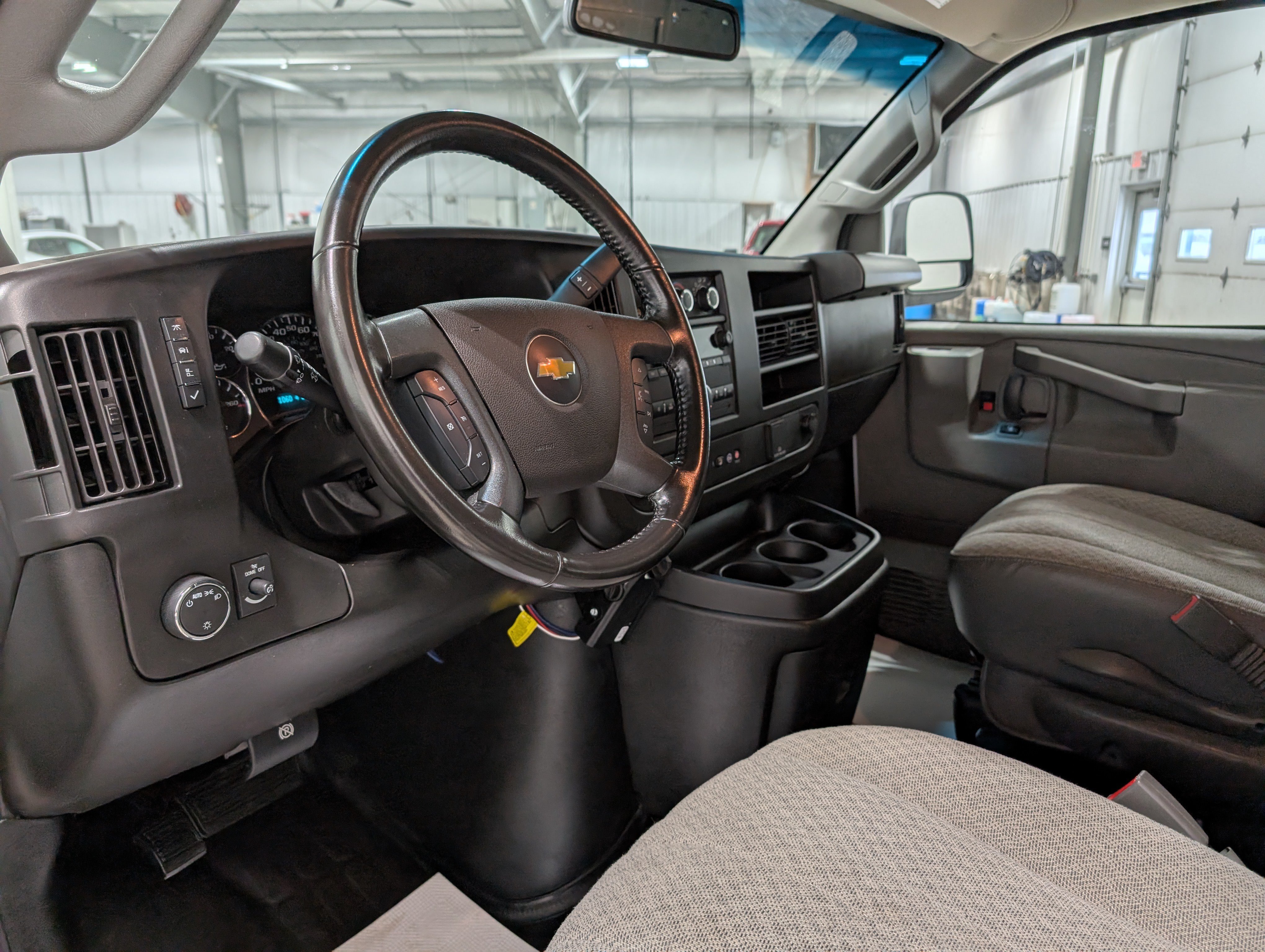Used 2022 Chevrolet Express 3500 w/ Driver Convenience Package RWD image 12