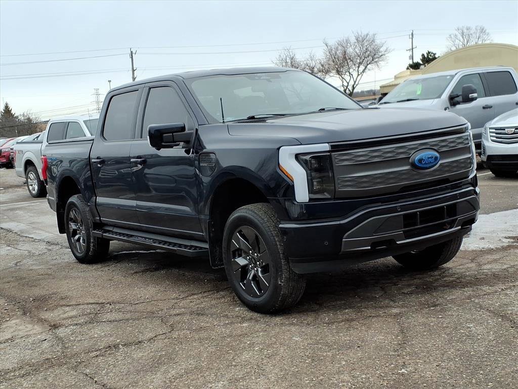 Used 2022 Ford F150 Lightning Lariat image 7