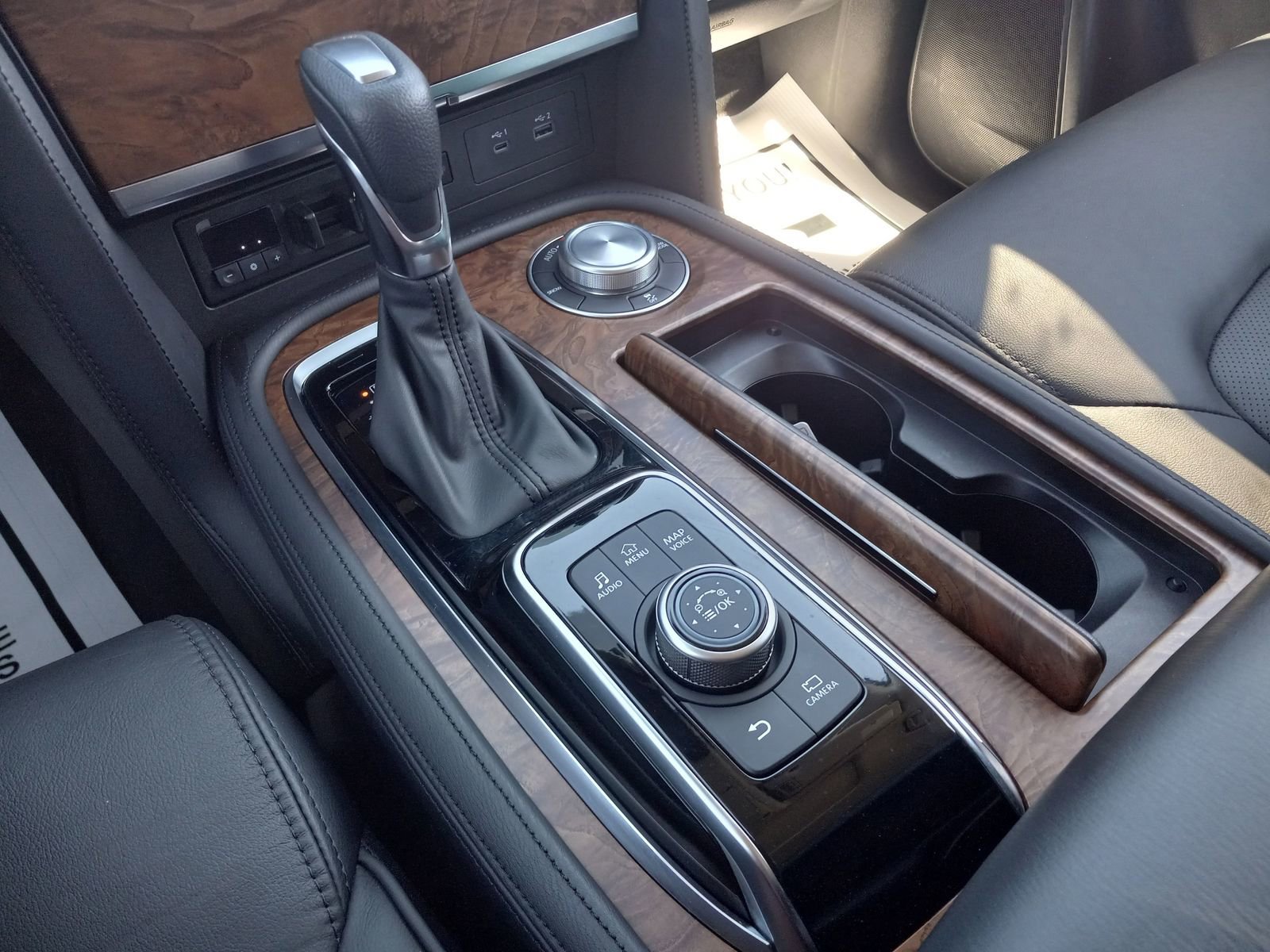 Used 2024 Nissan Armada SL image 25