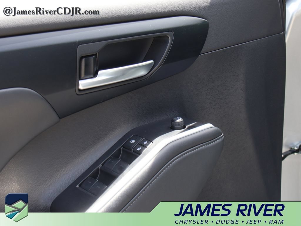 Used 2025 Toyota Highlander XSE AWD/4WD image 23