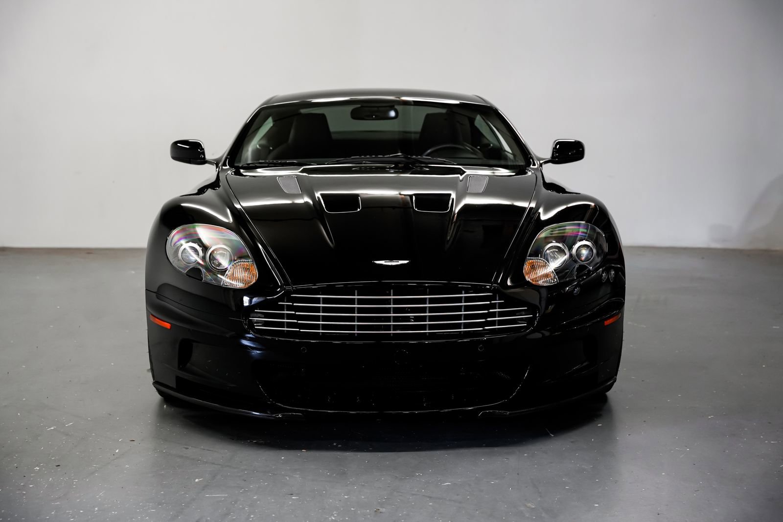 Used 2009 Aston Martin DBS Coupe RWD image 5