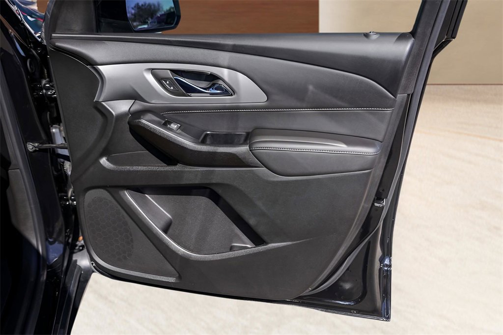 Used 2023 Chevrolet Traverse LT image 29