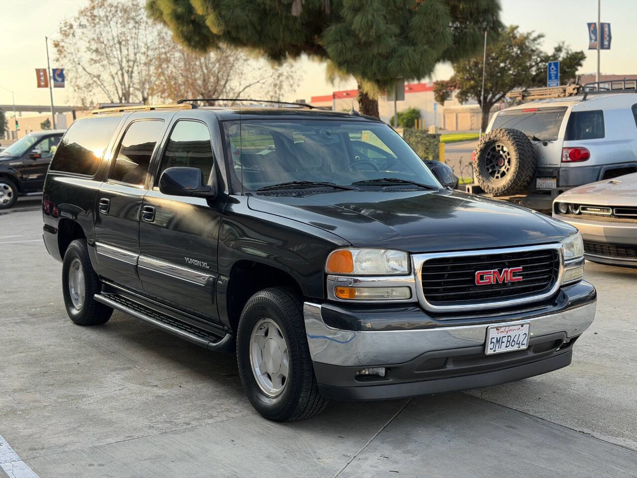 Used 2005 GMC Yukon XL SLE w/ Cargo Package image 4