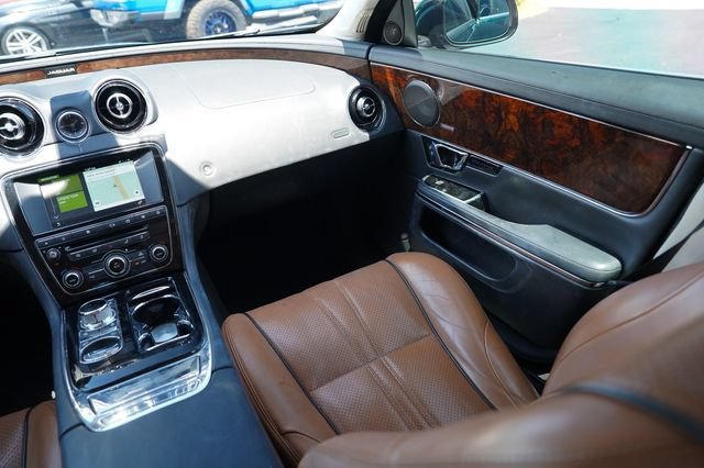 Used 2016 Jaguar XJ R-Sport RWD image 24
