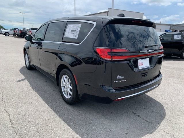 New 2026 Chrysler Pacifica Select image 5