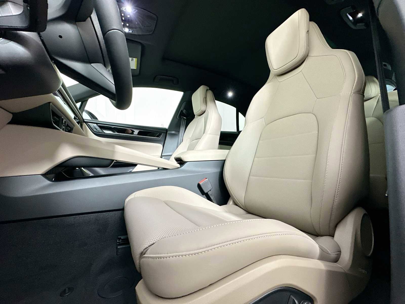 New 2025 Porsche Macan 4 Electric image 5