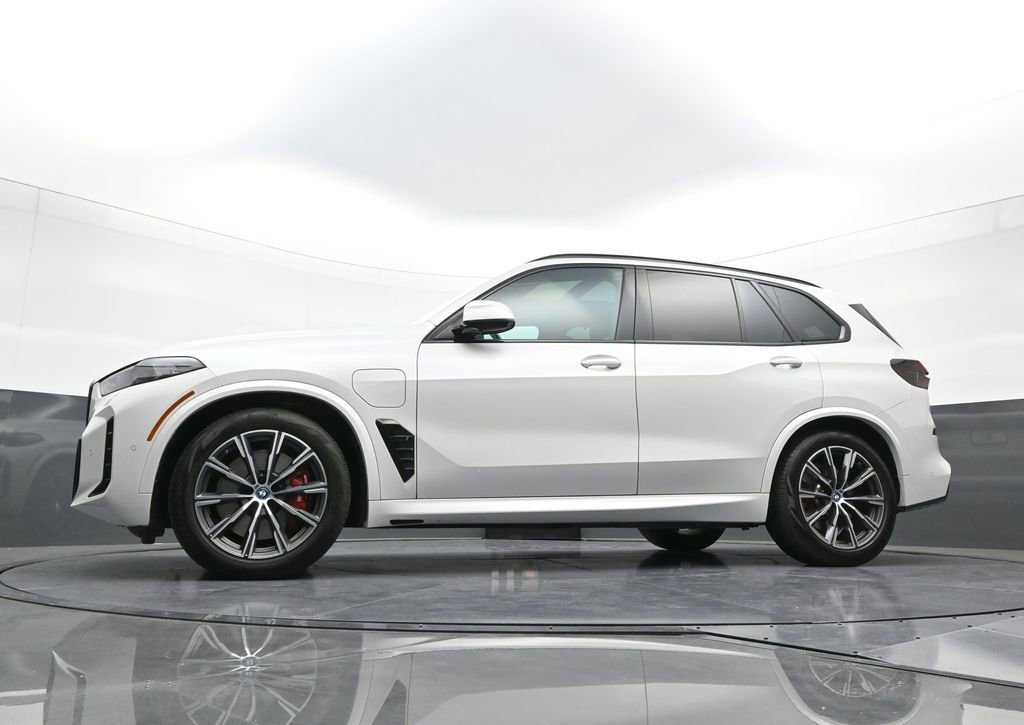 Used 2024 BMW X5 xDrive50e w/ Executive Package AWD/4WD image 26