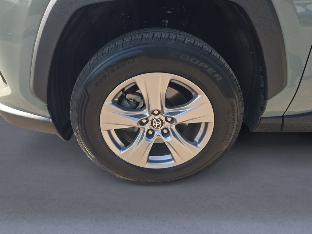 Used 2022 Toyota RAV4 XLE w/ Convenience Package FWD image 10
