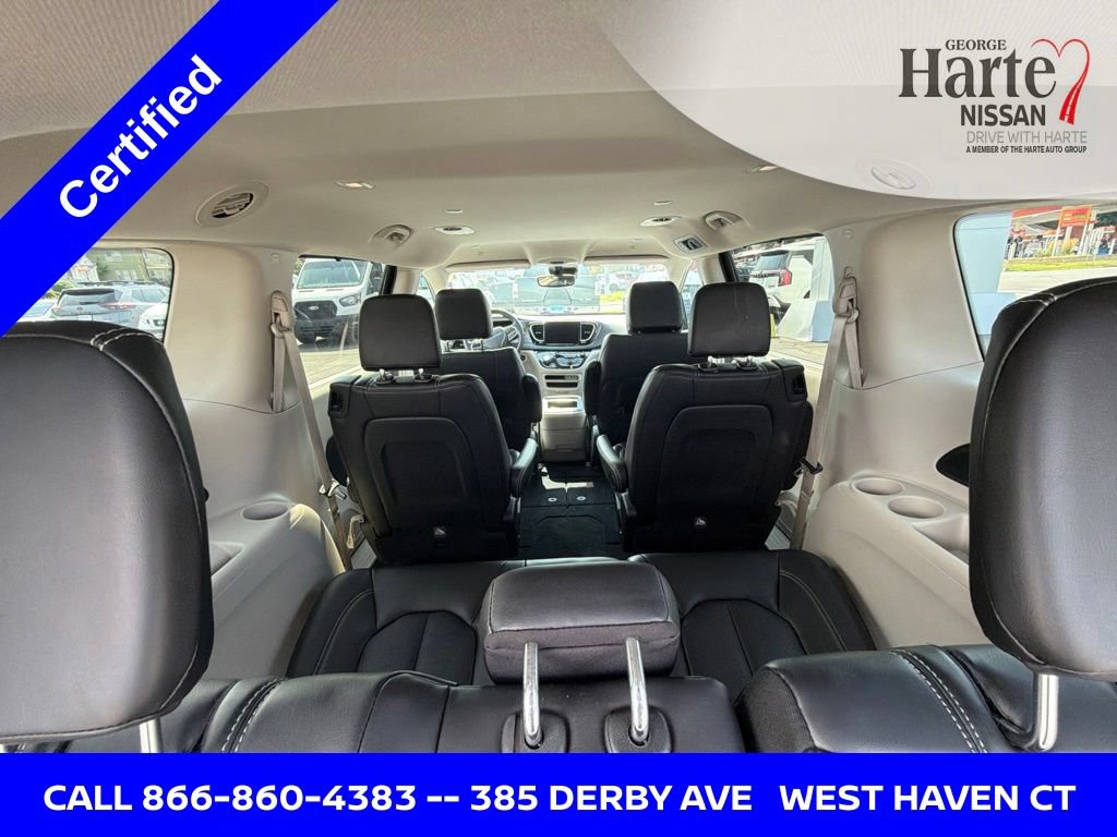 Used 2023 Chrysler Pacifica Touring-L FWD image 23