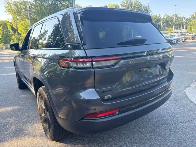 Used 2024 Jeep Grand Cherokee Altitude AWD/4WD image 15