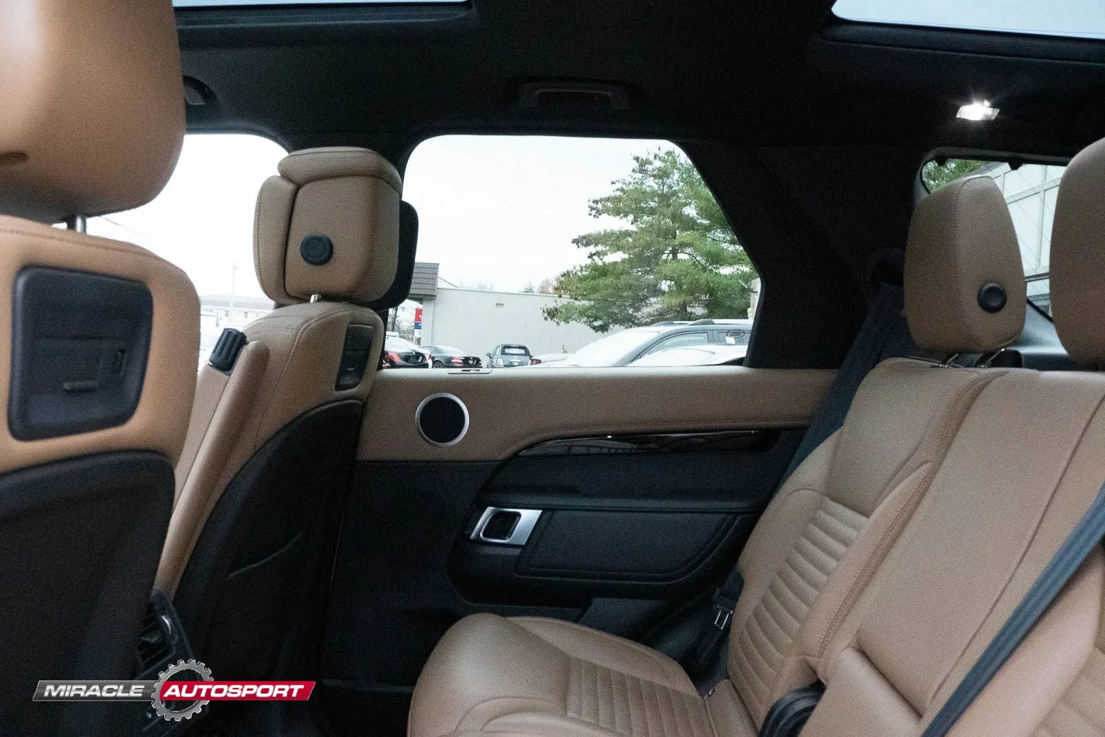 Used 2022 Land Rover Discovery S image 25