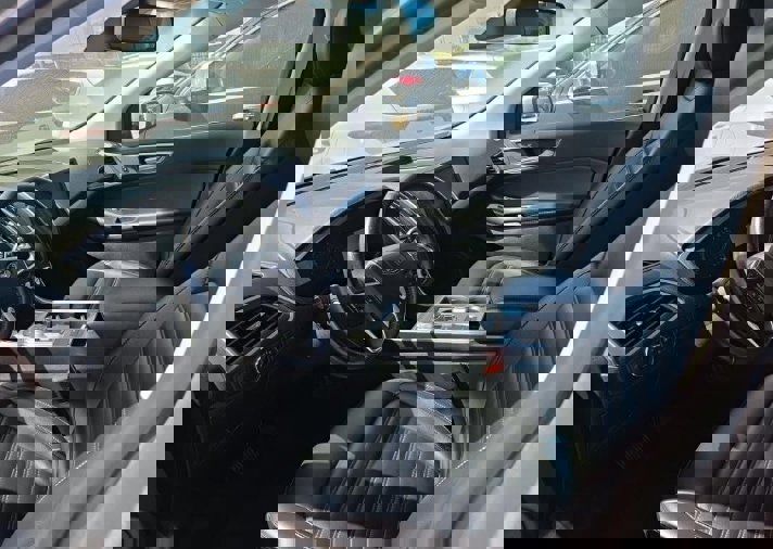 Used 2023 Ford Edge SEL image 3