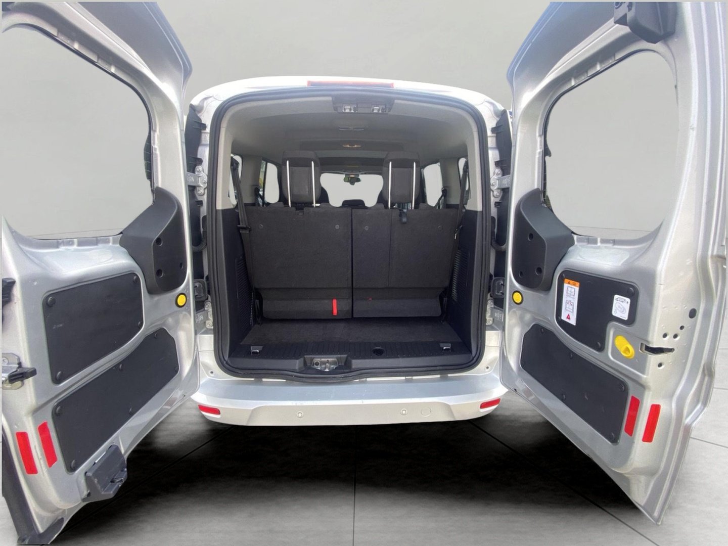Used 2015 Ford Transit Connect XLT FWD image 9