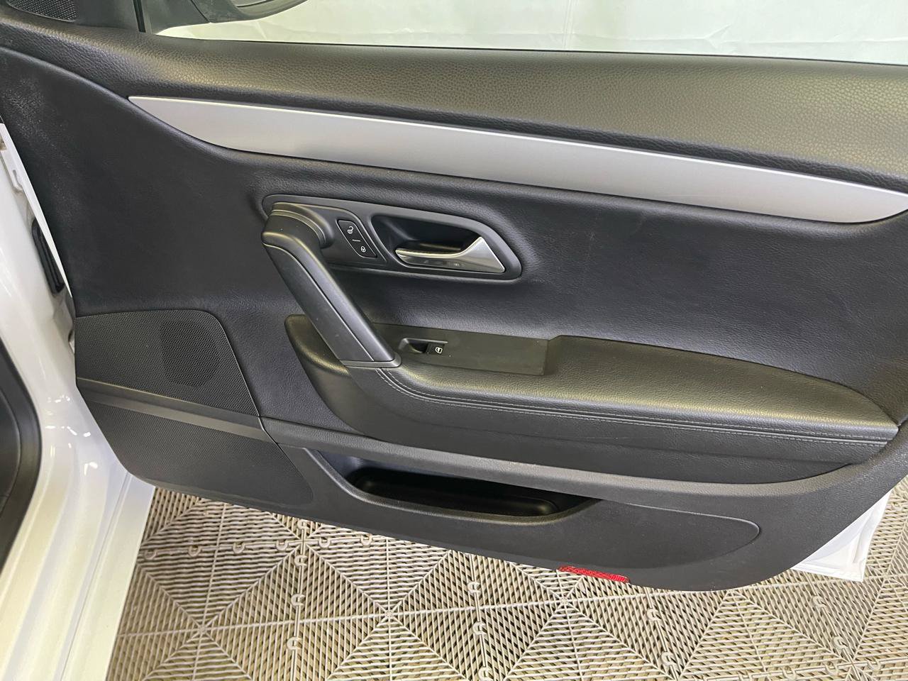 Used 2010 Volkswagen CC Sport FWD image 14