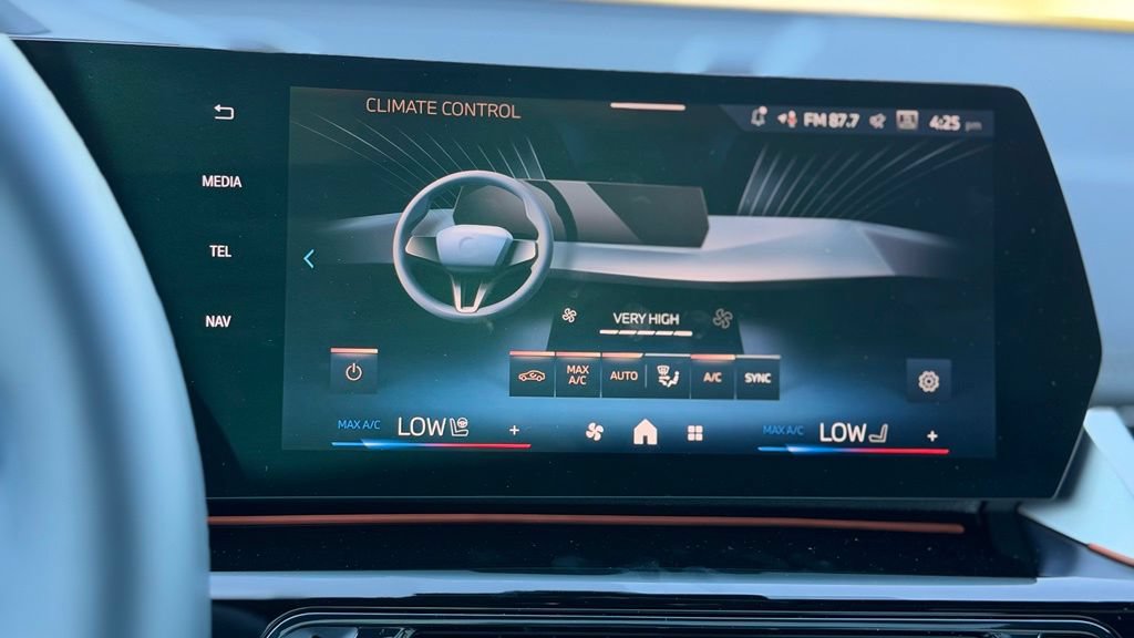 New 2026 BMW X1 xDrive28i w/ Technology Package AWD/4WD image 22