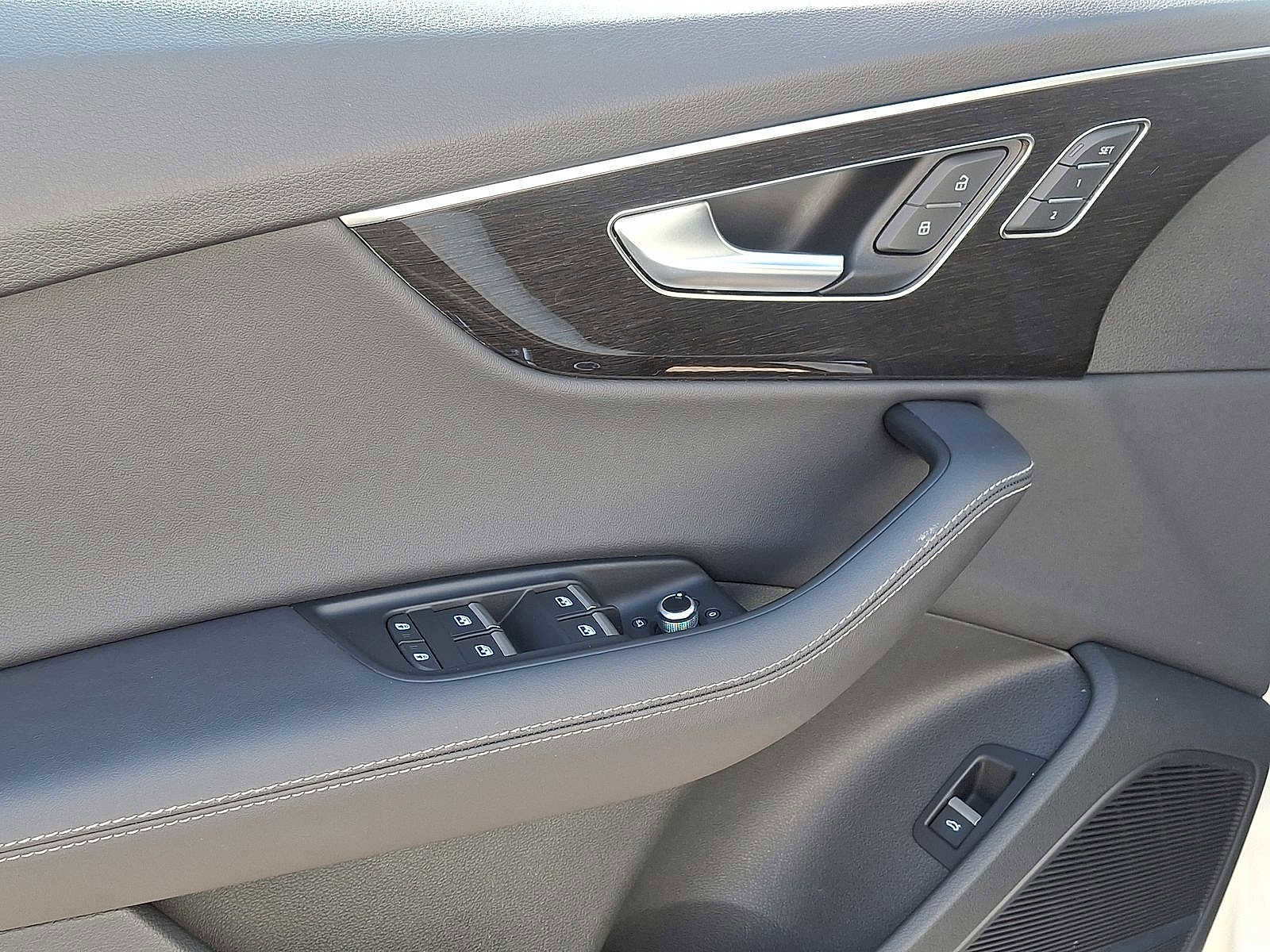 Certified 2025 Audi Q7 3.0T Premium Plus image 10