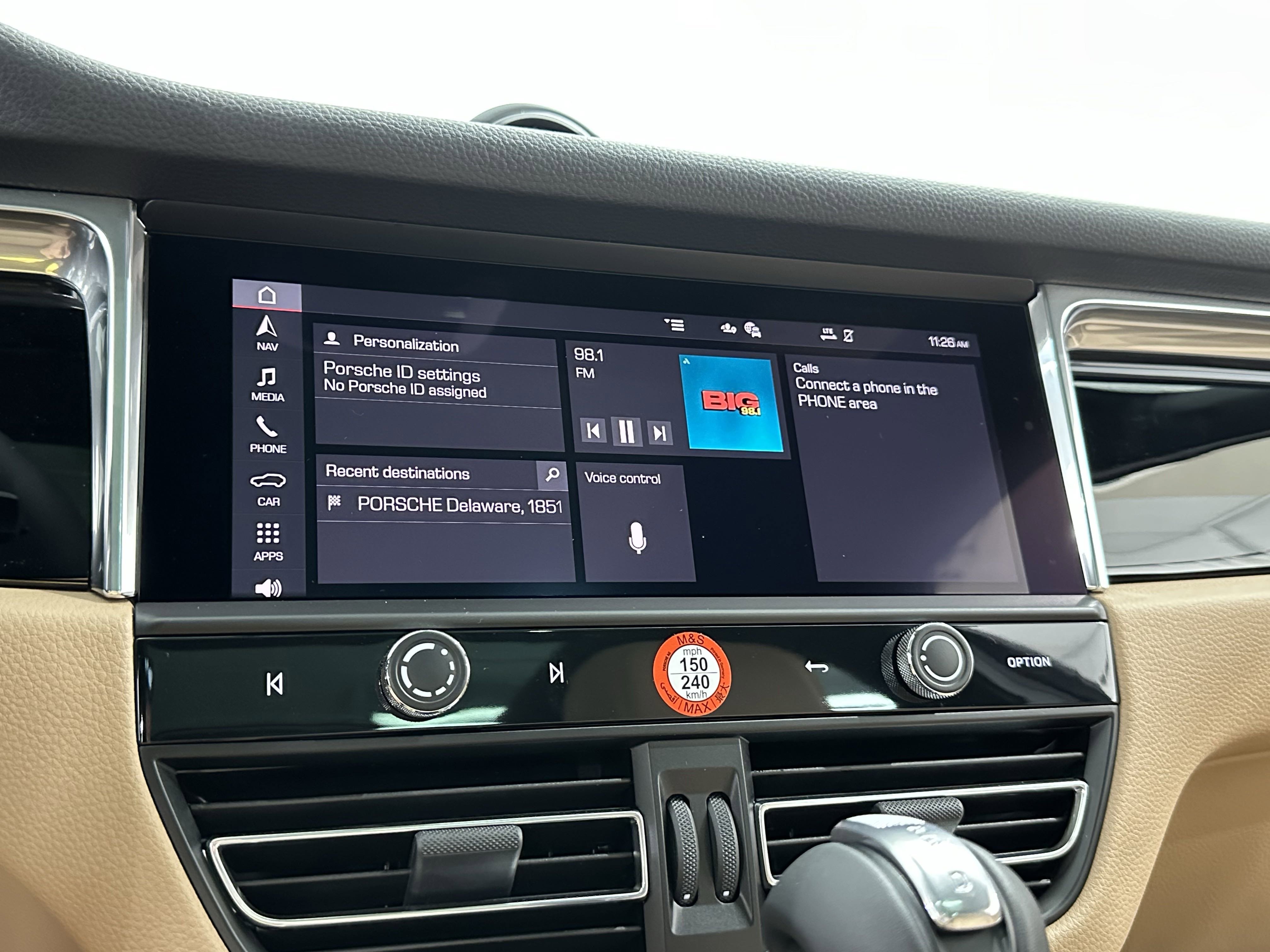 Certified 2025 Porsche Macan image 39