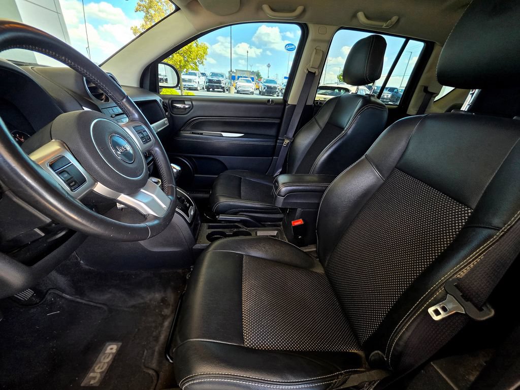 Used 2017 Jeep Compass Latitude AWD/4WD image 15