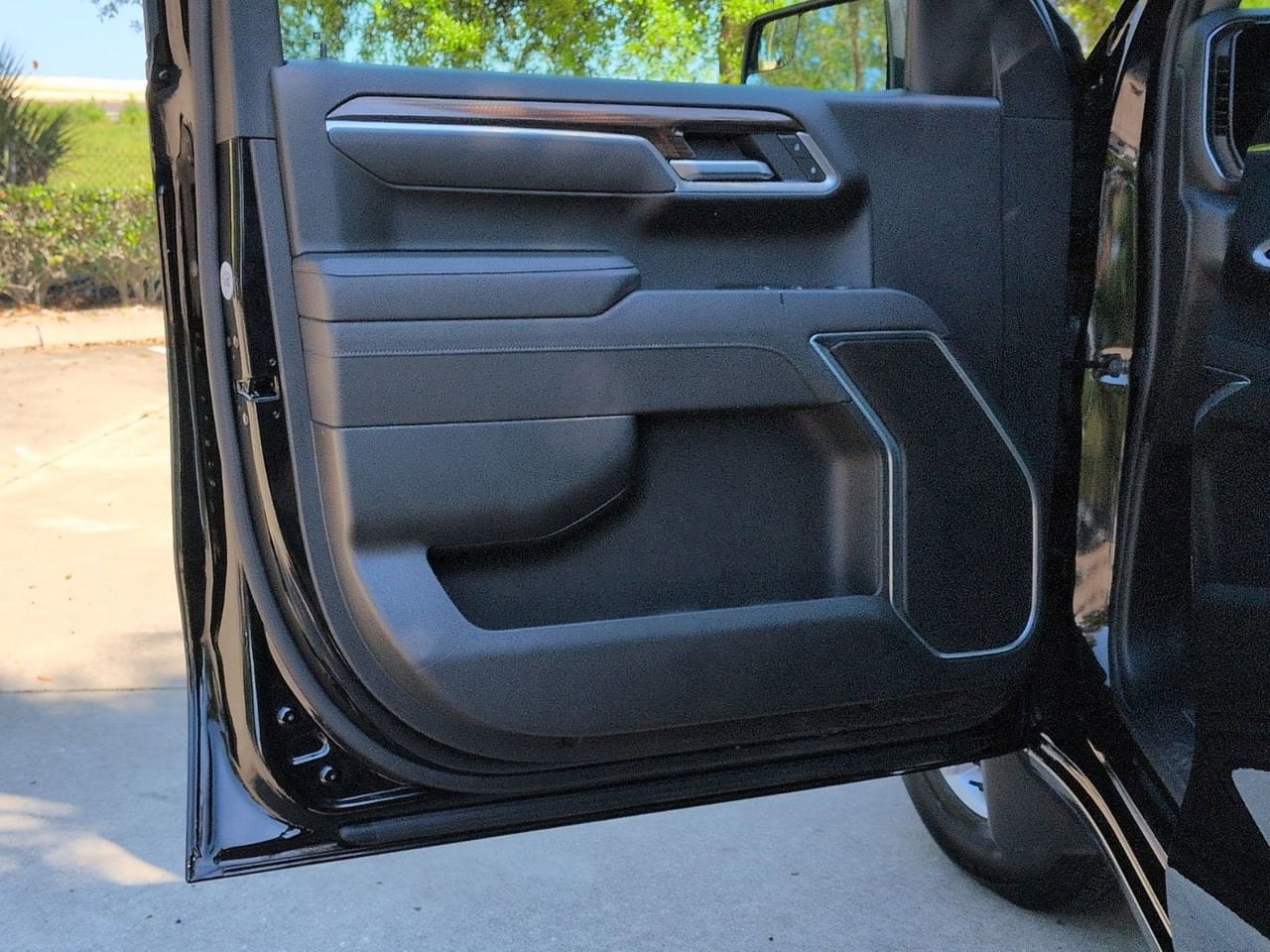 Certified 2026 Chevrolet Silverado 1500 LT RWD image 8