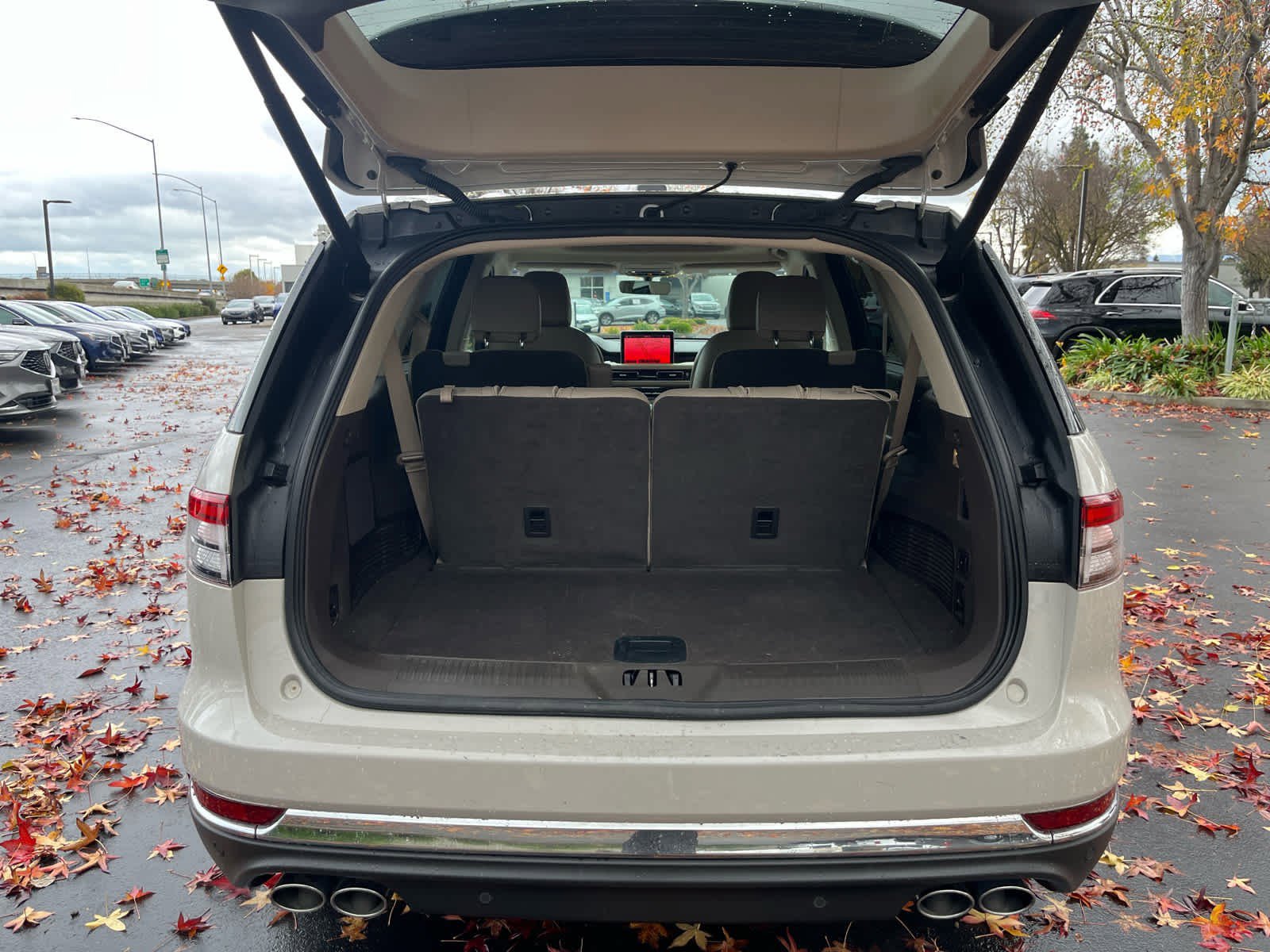 Used 2023 Lincoln Aviator Reserve w/ Elements Package Plus image 23