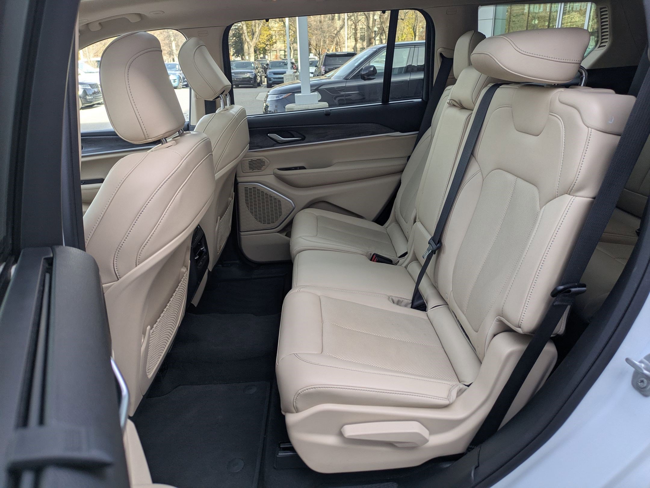 Used 2022 Jeep Grand Cherokee L Limited w/ Luxury Tech Group II image 29