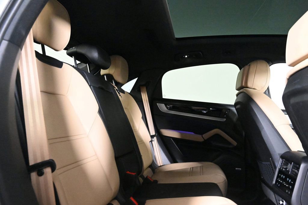 Certified 2026 Porsche Cayenne E-Hybrid Coupe image 19