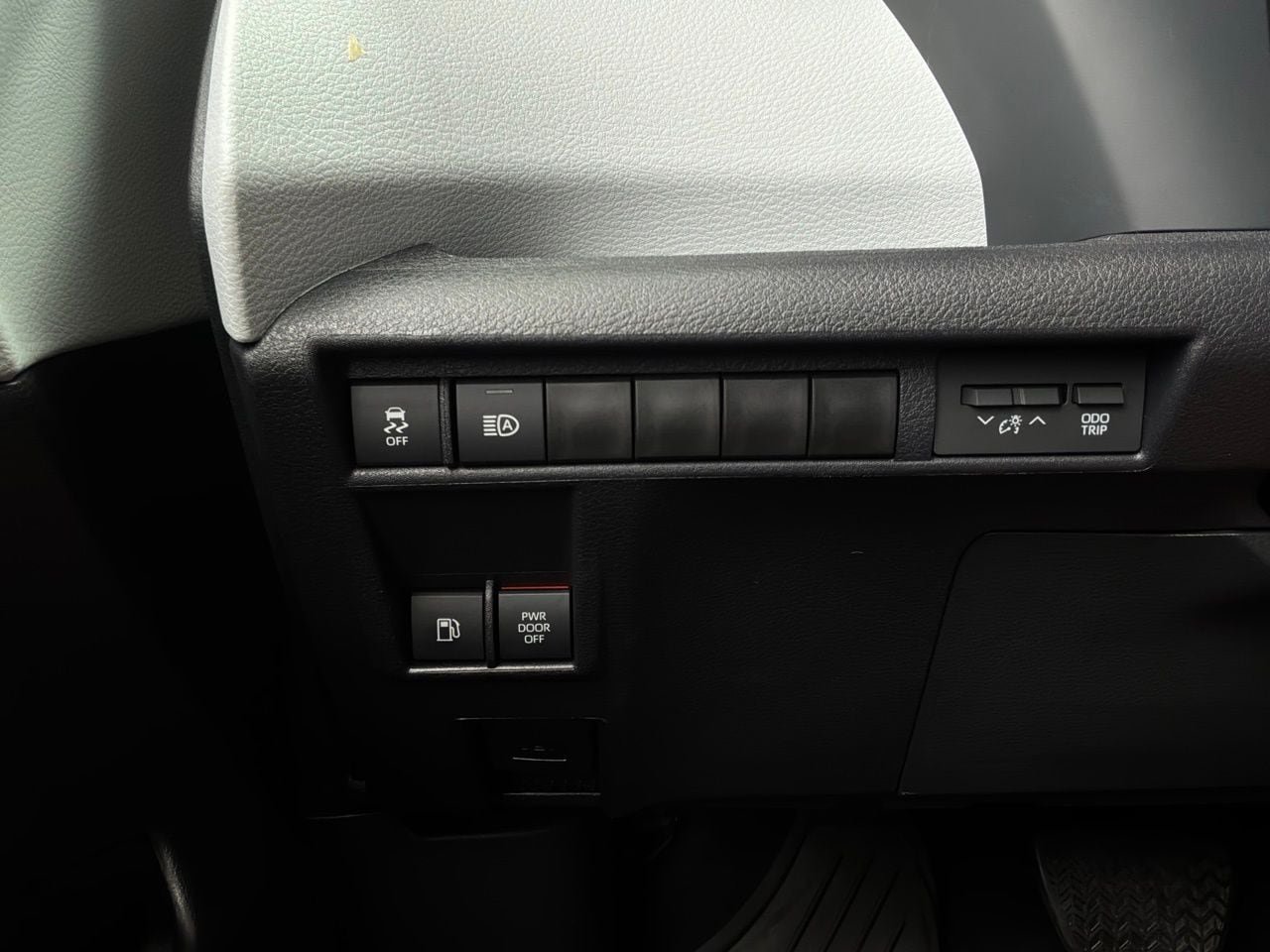 Used 2025 Toyota Sienna XLE FWD image 24