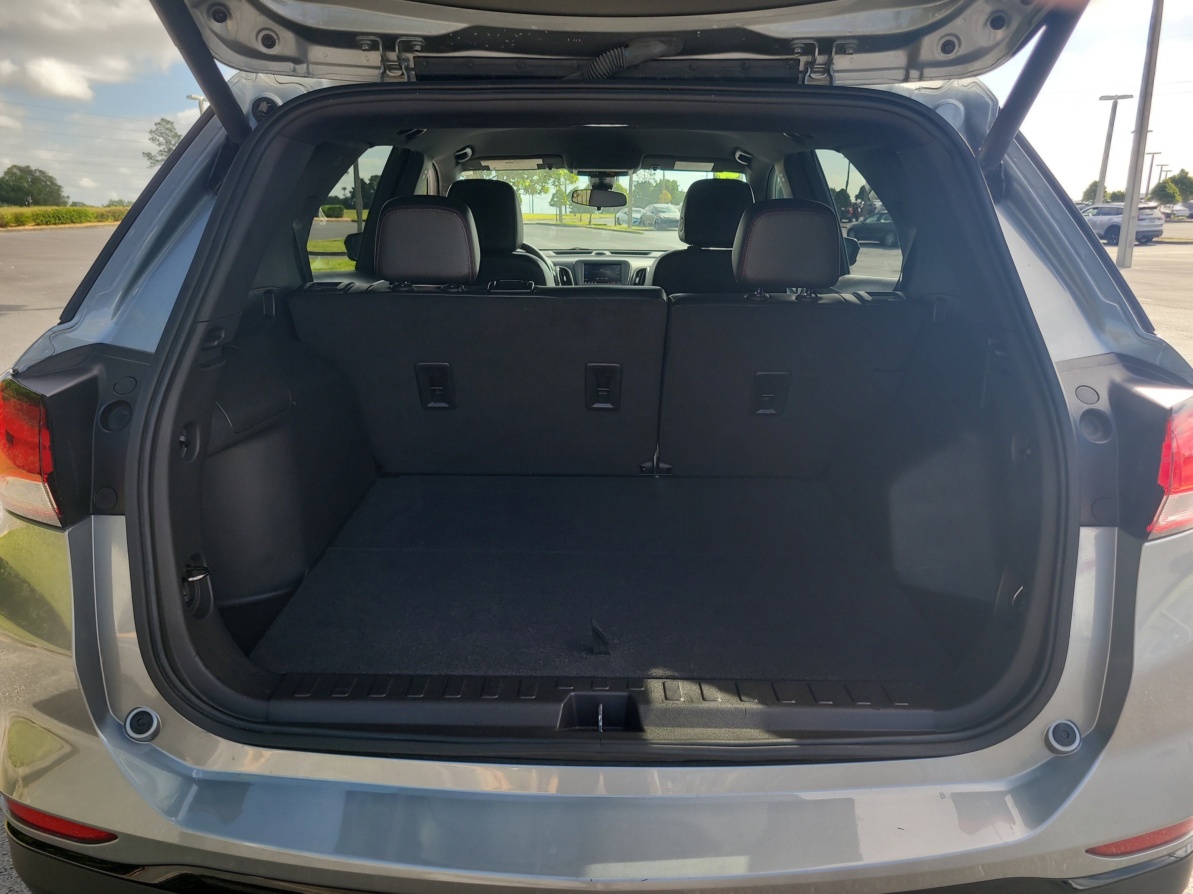 Used 2024 Chevrolet Equinox RS FWD image 11