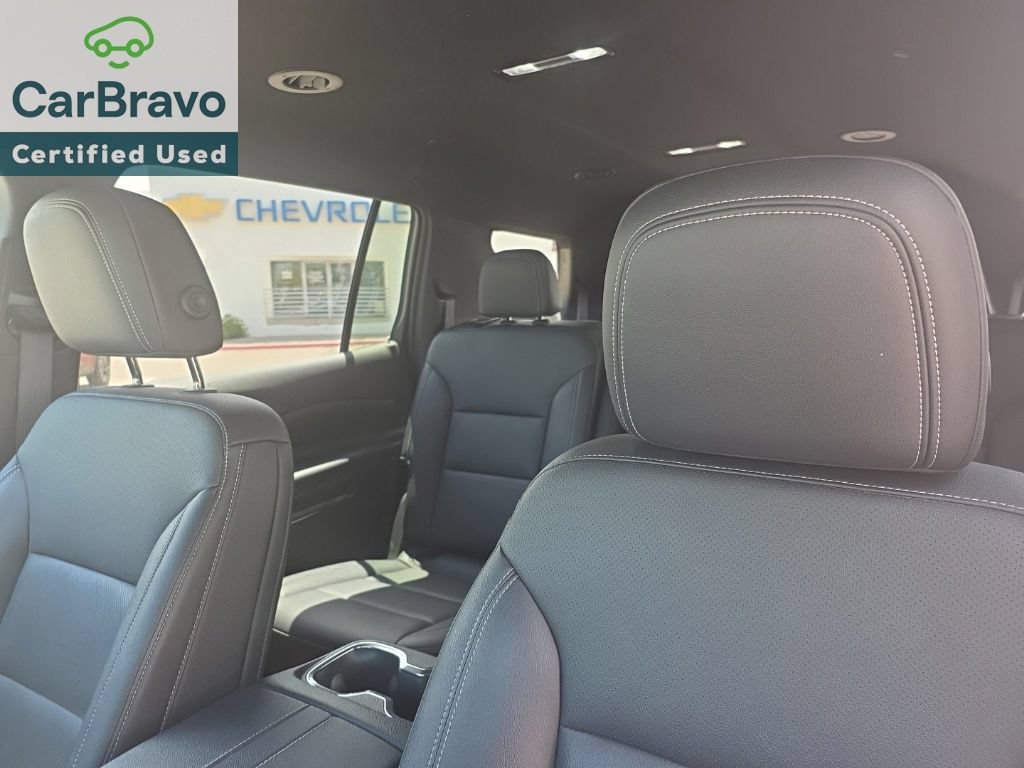 Used 2025 Chevrolet Traverse LT FWD image 12