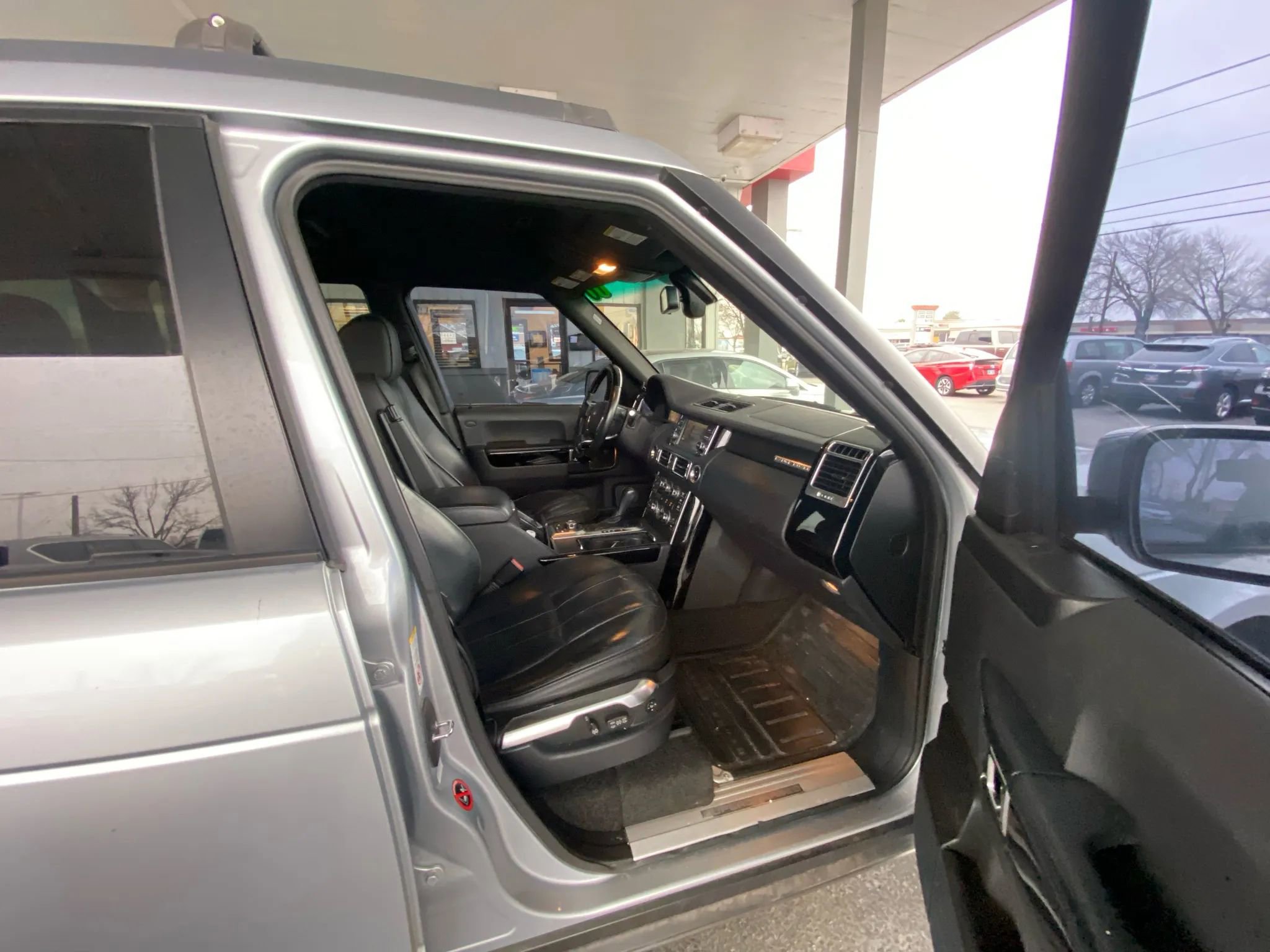 Used 2010 Land Rover Range Rover Supercharged image 16