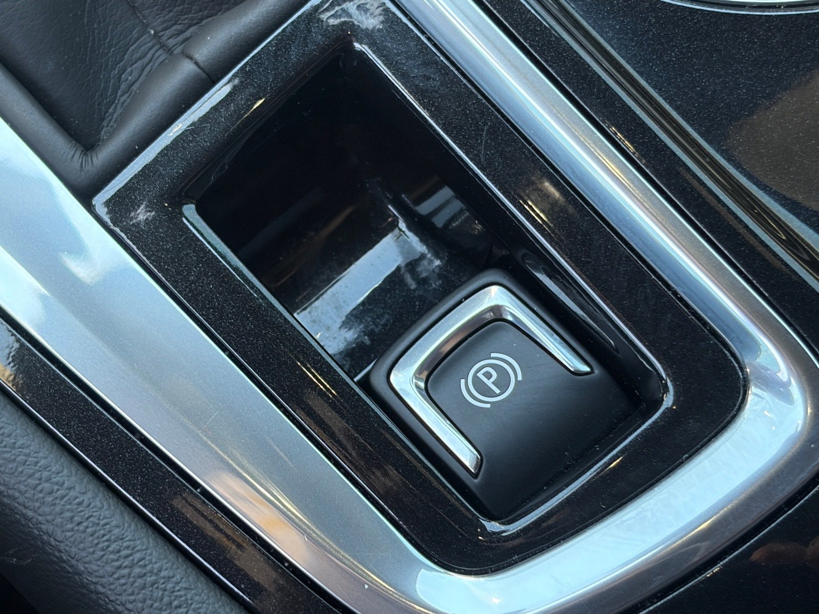 Used 2023 Chevrolet Equinox Premier FWD image 30