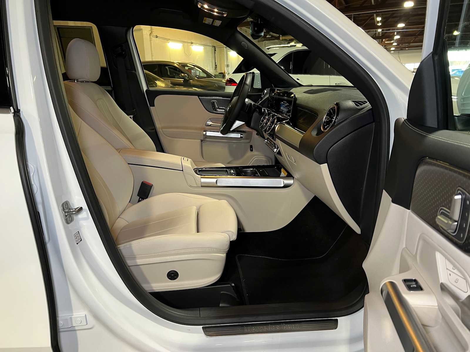 Certified 2025 Mercedes-Benz GLB 250 4MATIC image 12