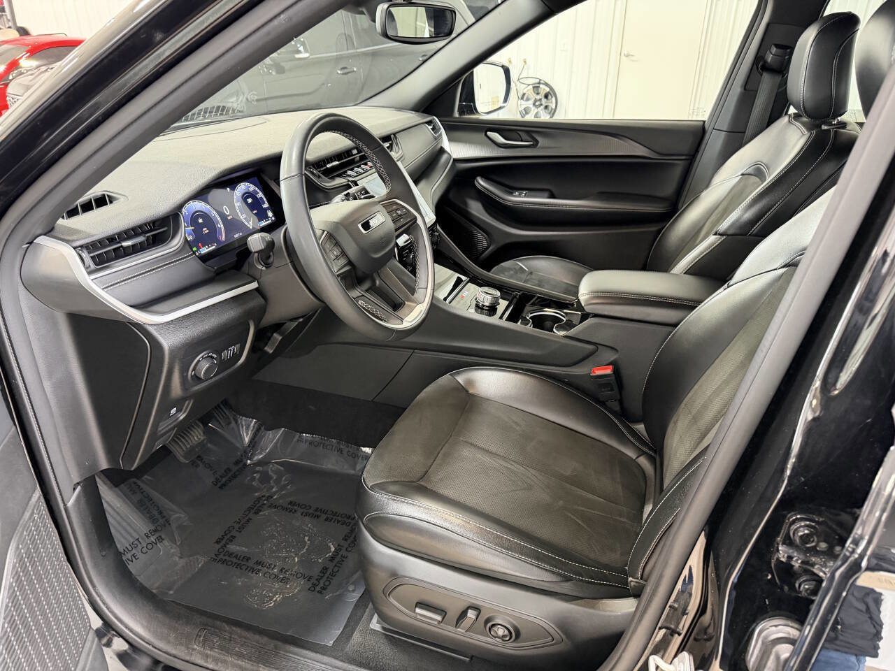 Used 2023 Jeep Grand Cherokee L Laredo AWD/4WD image 22