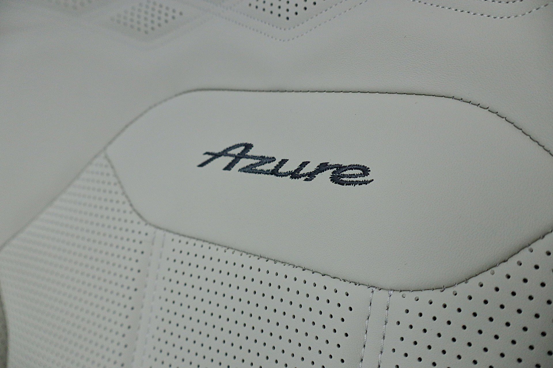 Used 2024 Bentley Bentayga Extended Wheelbase image 34