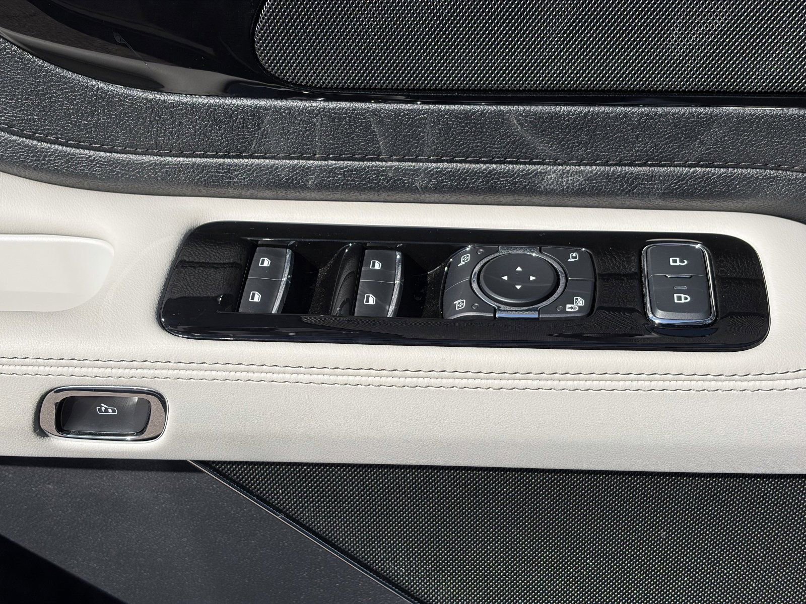 Certified 2024 Buick Encore GX Preferred w/ Comfort Package FWD image 23