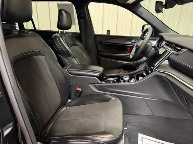 Used 2023 Jeep Grand Cherokee L Laredo AWD/4WD image 31