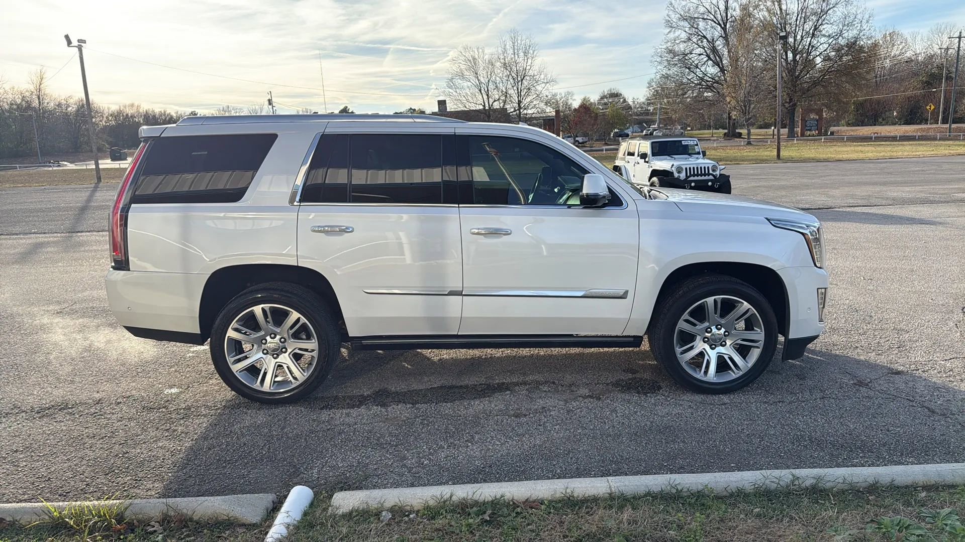 Used 2020 Cadillac Escalade Premium Luxury image 6