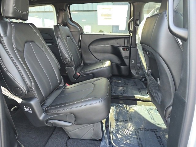 New 2026 Chrysler Pacifica Select image 25