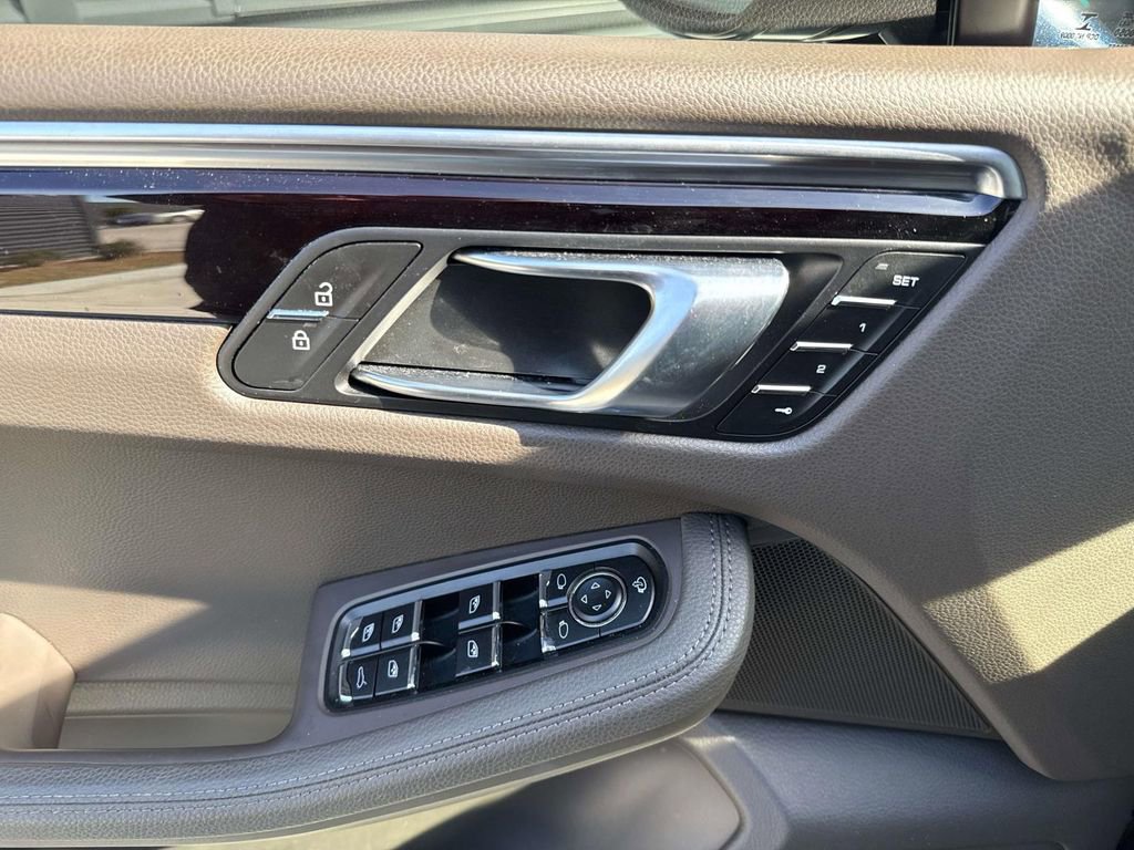 Certified 2023 Porsche Macan Turbo image 23