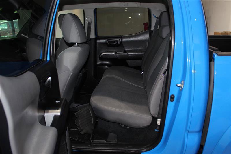 Used 2020 Toyota Tacoma SR5 AWD/4WD image 25