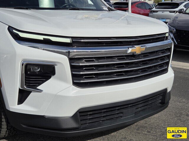 Used 2025 Chevrolet Traverse LT AWD/4WD image 2