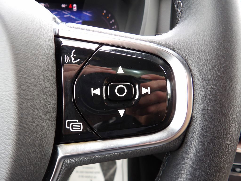 Certified 2024 Volvo XC60 B5 Ultimate w/ Protection Package Premier image 21