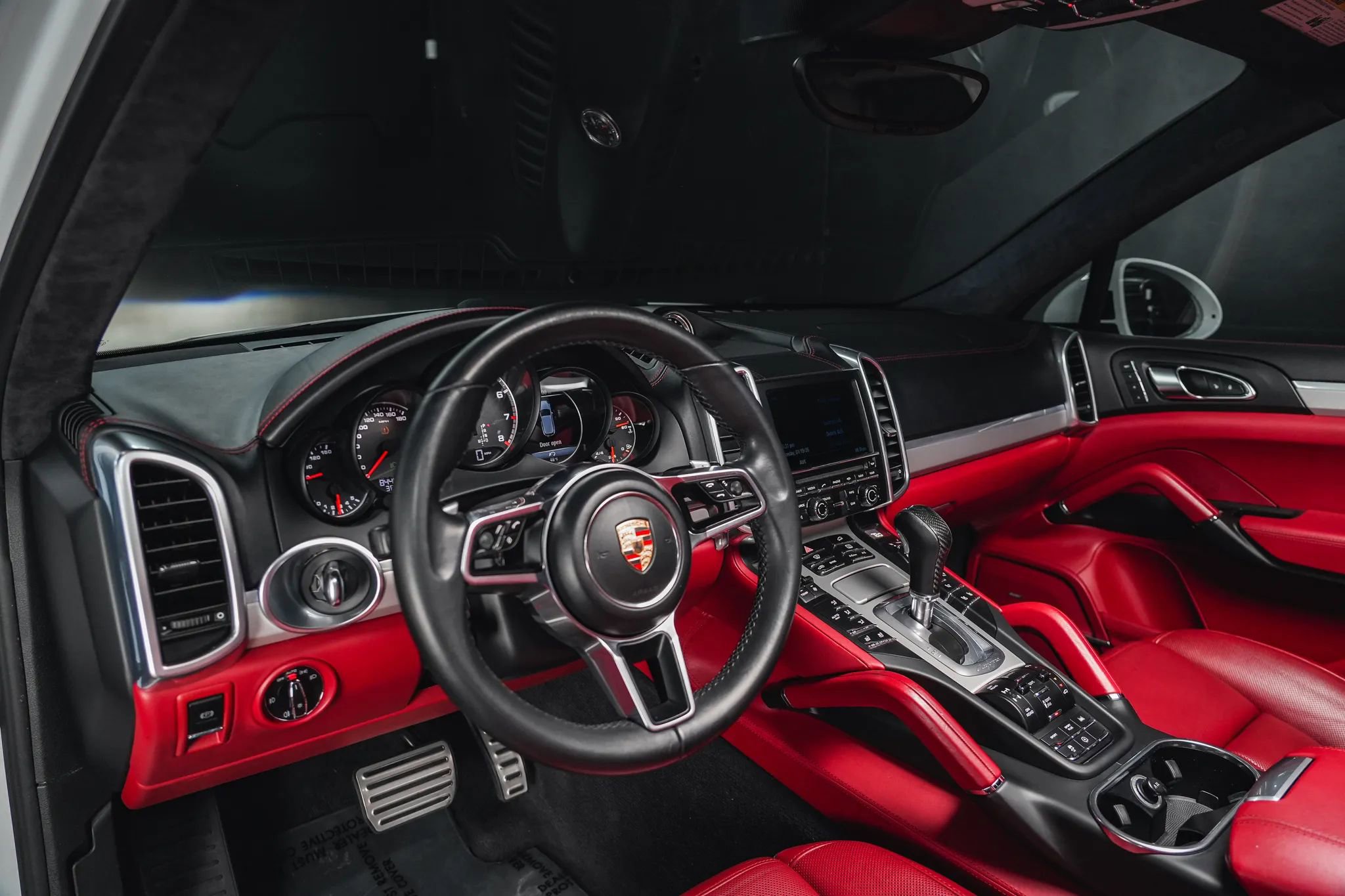 Used 2015 Porsche Cayenne Turbo image 39