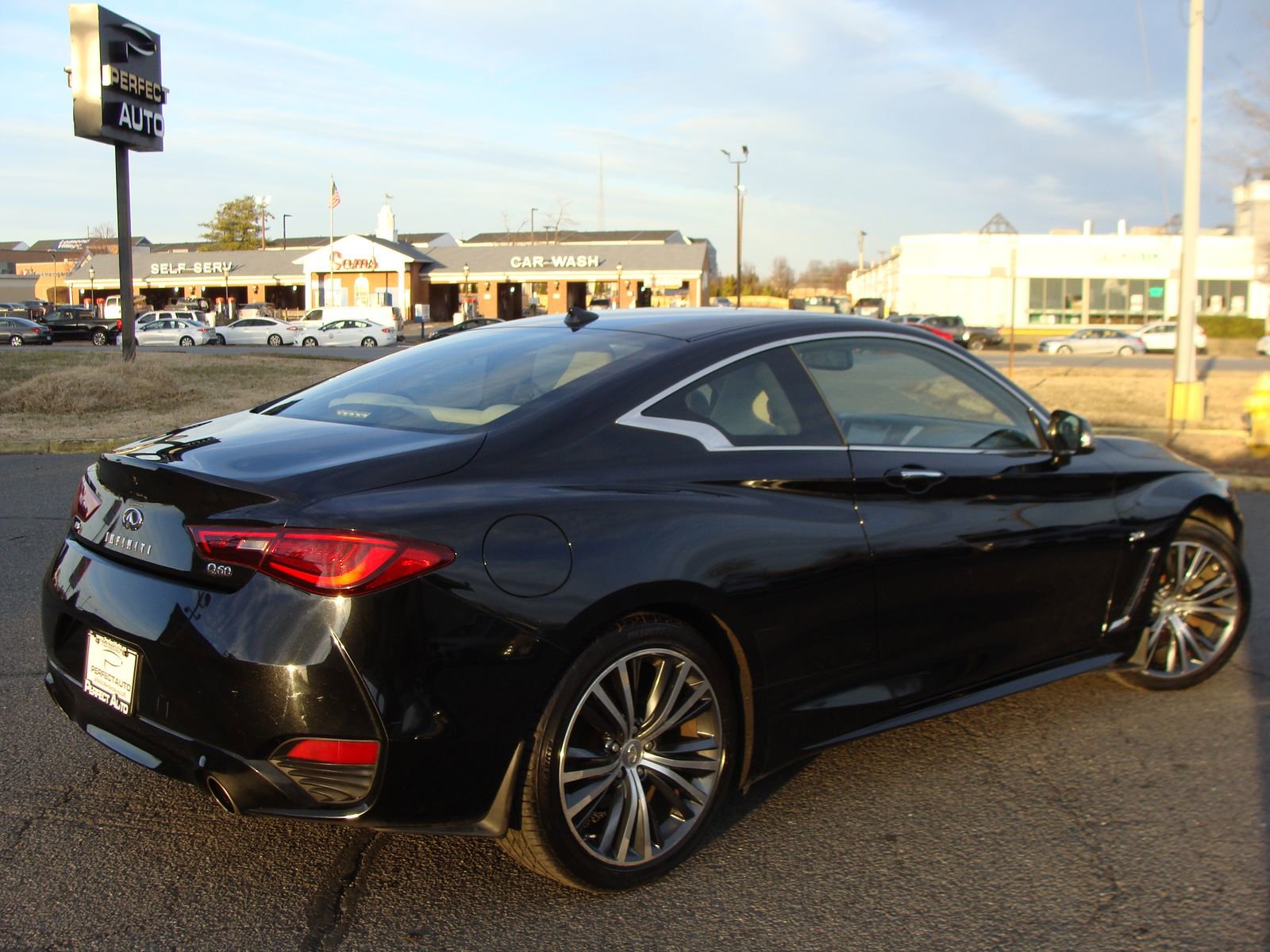 Used 2017 INFINITI Q60 w/ Premium Plus Package 2.0T image 6